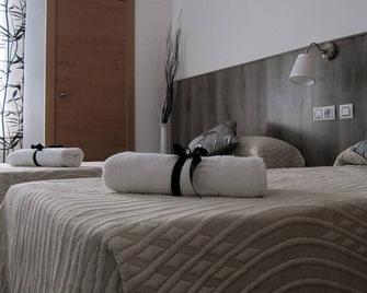 Pension EHO Maricel - Sitges - Bedroom