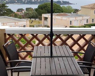 T2 Apartment Panoramic Sea And Mountain View - Saint-Raphaël - Balcony
