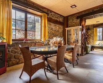 Country House 'El Acebo' with Shared Pool, Shared Garden and Wi-Fi - 코바동가 - 다이닝룸