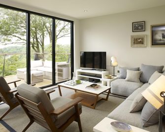 Treehouse Hotel - At Port Lympne Reserve - Hythe - Huiskamer