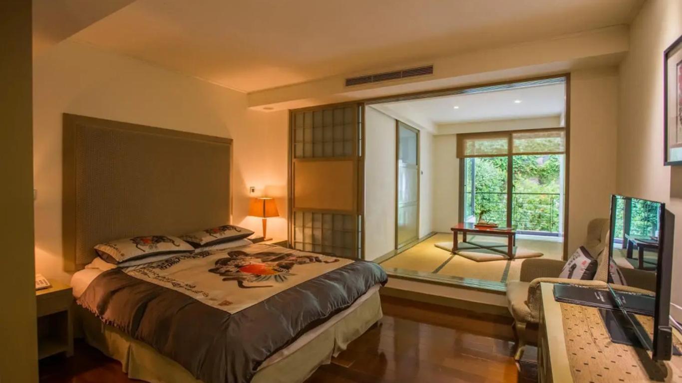 Cedarwood Villa