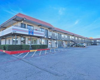 Super 7 Inn Dallas-Southwest - Dallas - Edificio