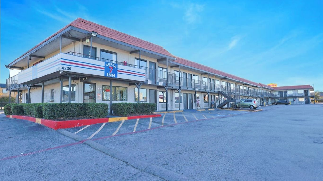 Super 7 Inn Dallas-Southwest