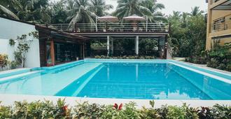 Point 303 Resort - General Luna - Pool