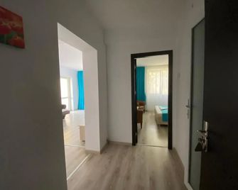 Q Hotel - Neptun - Pasillo