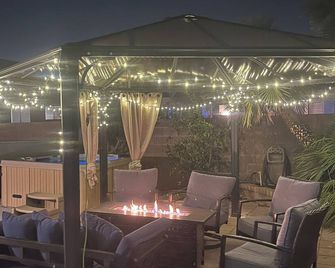 Jakes Place: Pool, Hot Tub, Billiards, Gazebo, Bbq, Fire Pit - Gilbert - Patio