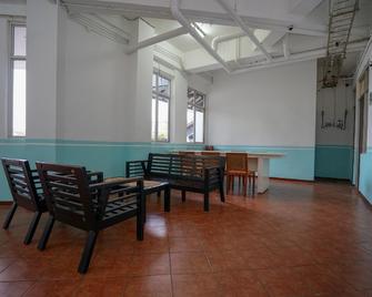 Super OYO 1844 Bravo Residence - Pangkalpinang - Lobby