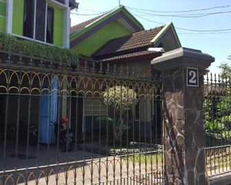 OYO 1639 Penginapan Anggrek Syariah 1 - Probolinggo