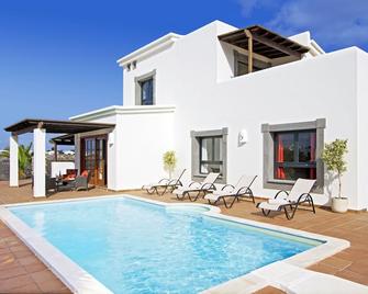 Villas Coral Deluxe - Playa Blanca - Piscina