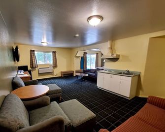 Parkway Inn - Eugene - Living room
