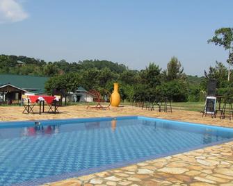 Bohemia Resort - Jinja - Piscina