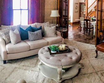 Bellaire Bed Breakfast - Bellaire - Living room