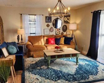 Bonaventure Historical Area Luxury Home - 薩凡納 - 客廳