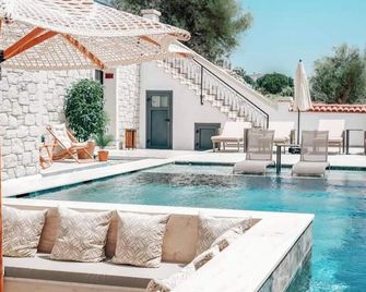 Sevilay Hanim Cesme - Cesme - Pool