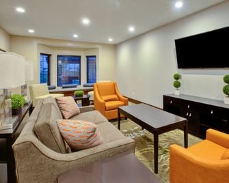 Staybridge Suites Benton Harbor - St. Joseph By IHG - Benton Harbor - Sala de estar