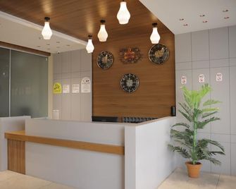 Hotel Rangoli - 10 Min From Palsana Chowk - Navsari - Recepción