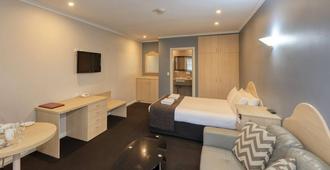 Charles Rasp Motor Inn and Cottages - Broken Hill - Bedroom
