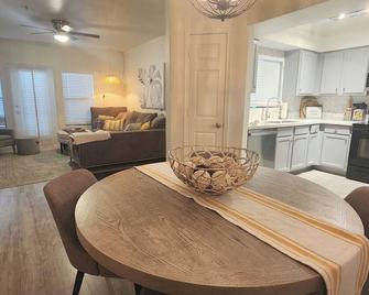 Newly remodeled resort setting condo. - Scottsdale - Comedor