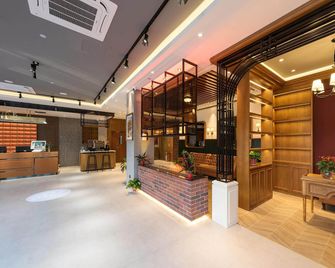 James Joyce Coffetel Beijing Tongzhou Universal Resort Wansheng Beili - Beijing - Lobby