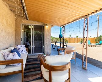 Eternity's Edge -Hike/Stargaze, Peaceful, Polished - Twentynine Palms - Patio