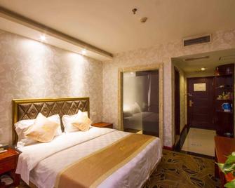Luzhou Qianye Hotel - Luzhou - Bedroom
