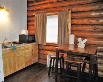 Gwin's Lodge Aspen Cabin #10 - Cooper Landing - Dining room