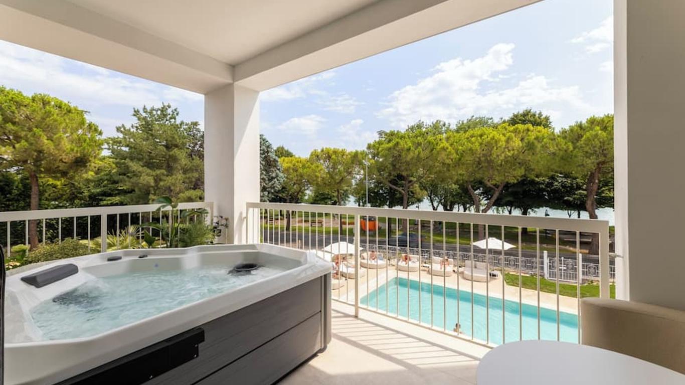 Hi Hotels Sirmione - Heated Lakeview Pool
