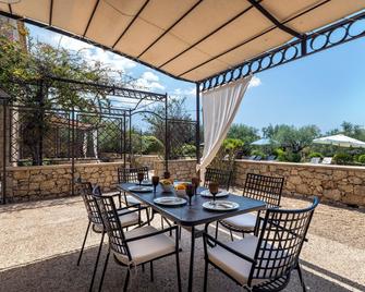 Liodentra - Kardamyli - Patio