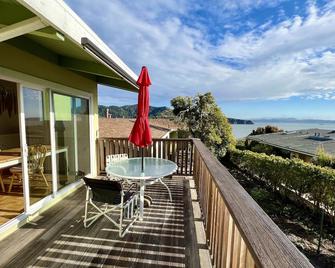 Stay near San Francisco Bay, enjoy our 2+bedroom Tiburon retreat - Tiburon - Balcony