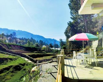 The Rare Ones, Bhalugaad Resort and Game Zone - Mukteshwar - Balcony