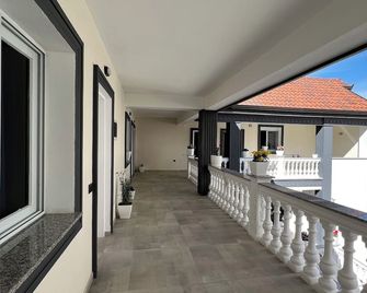 Hotel Vila Aaron - Durrës - Balcon