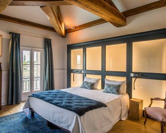 Chateau Grand Cru - Five Bedroom Castle, Sleeps 10 - Saint-Émilion - Bedroom