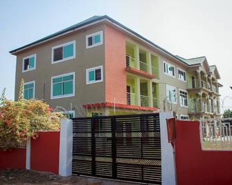 Dreamers Lodge - Prampram - Building