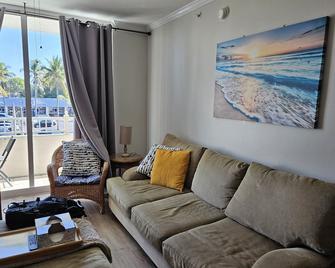 Amazing Resort 1BR Apt and Location - Boynton Beach - Living room