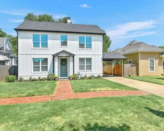 Downtown Denison Dream - Denison - Budova