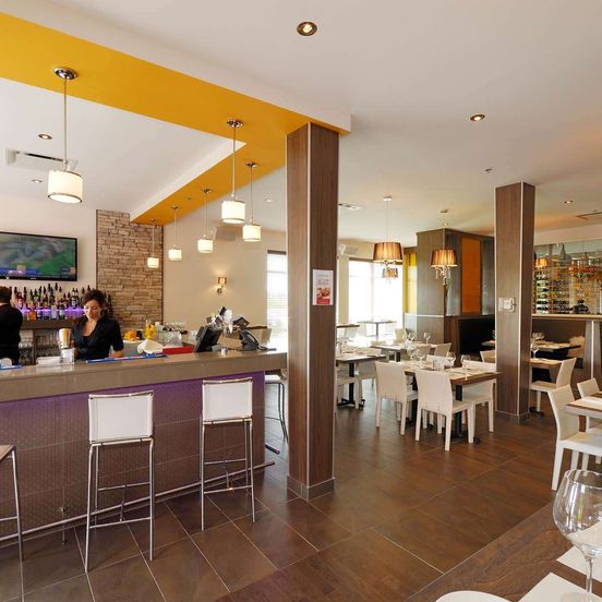 Imperia Hôtel et Suites Terrebonne image 1