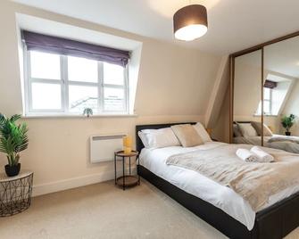 12 Bradford Old Town Swindon, 2 Bedroom, Sleeps 5, Free Secure Parking, Wifi, Long Stay Disc - Swindon - Bedroom