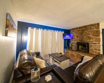 Near Winter Park | 2 King Beds | Pets Stay Free - Fraser - Sala de estar