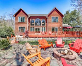 Fire Pit And Bbq Elegant Split Rock Resort Getaway! - Lake Harmony - Patio