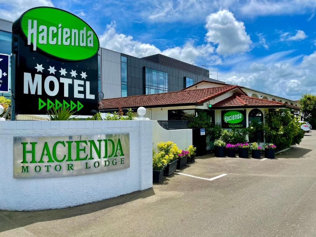 Hacienda Motor Lodge - פאלמרסטון נורת' - בניין