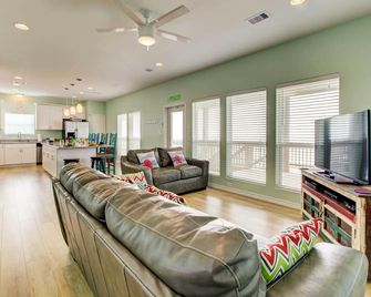 Gilchrist EZ Street Beach House with Gulf Access! - Gilchrist - Sala de estar