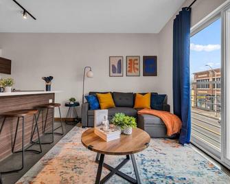 Midtown Modern 1br | Near Wayne State & Dia - Detroit - Sala de estar