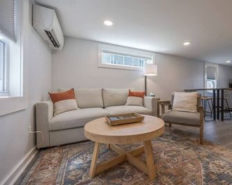 Newly Renovated 1br Apt in Downtown Swh! [Fogline] - Southwest Harbor - Obývací pokoj