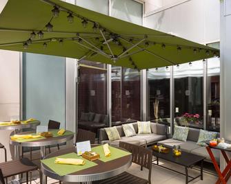 Hilton Garden Inn New York/Manhattan-Midtown East - New York - Patio