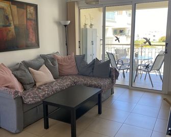 Great Kings Resort, Kapparis, Cyprus - Self Catering Apartment, Sleeps 6 - Paralimni - Pokój dzienny