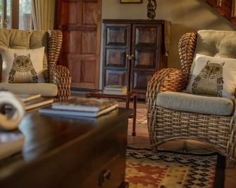 La Kruger Lifestyle Lodge - Marloth Park - Wohnzimmer