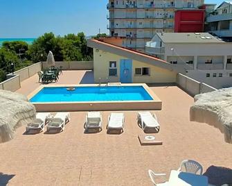 Hotel Nel Pineto - Montesilvano - Zwembad