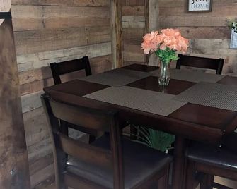 Charming 2-bedroom country house with AC, WiFi in Winter Haven - Winter Haven - Dining room