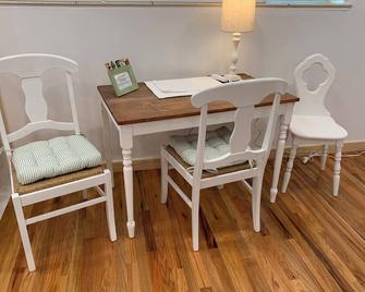 Parkside Flat - Just feels good! - Cheyenne - Dining room