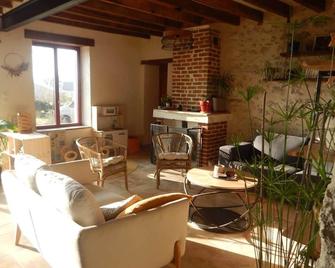Chambre Familiale 1 à 4 Personnes, SDB et Toilettes Privatives - Choussy - Living room